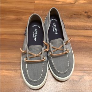 Women’s 5.5 Sperry slip-on